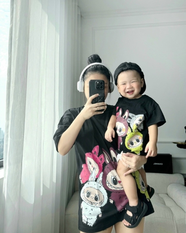 ÁO LABUBU MẸ CON ĐEN FORM RỘNG SẴN ( xả 50k )