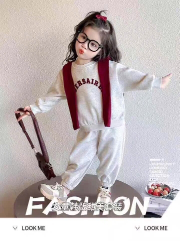 SET DÀI THỂ THAO HAI DA KÈM KHĂN BÉ GÁI