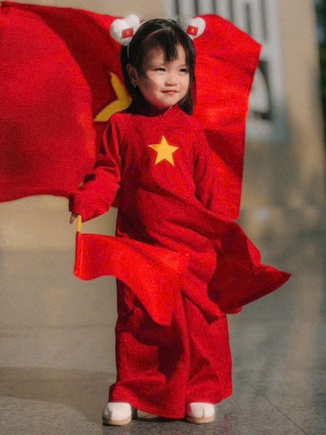 ÁO DÀI ĐỎ SAO VÀNG BÉ GÁI