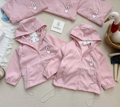 ÁO GIÓ DÀI 2 LỚP MÀU HỒNG CHỮ A BÉ GÁI