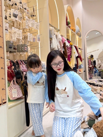 SET BỘ DÀI HAPPY HOLIDAYS XANH KÈM QUẦN KẺ MẸ VÀ BÉ