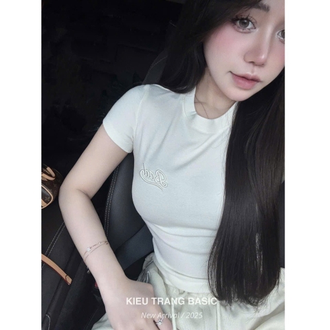 ÁO ZIP THÊU BAD MÀU TRẮNG KEM NỮ