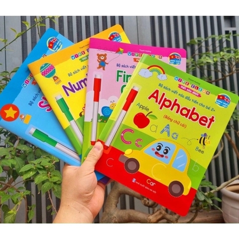 Bộ sách viết xóa song ngữ đầu tiên cho bé (bộ 4 cuốn tặng kèm 2 bút có đầu xóa)