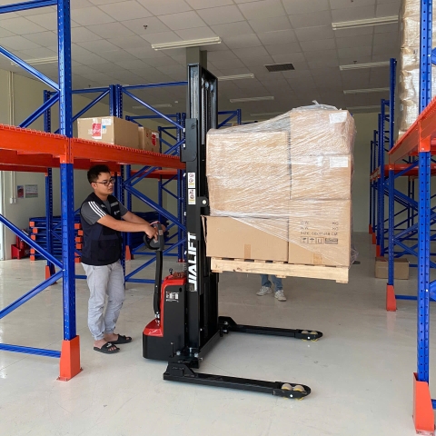 Xe nâng điện chân rộng 1,3 Tấn CL1330GHY