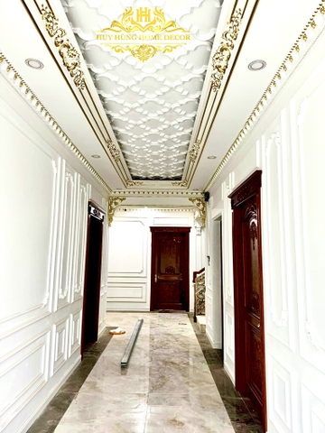 phào chỉ pu dát vàng tại Vinhome Long Biên
