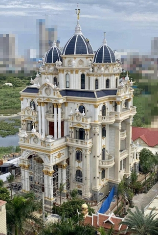 Thi công phào chỉ pu dát vàng lâu đài An Khánh