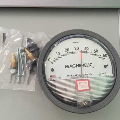 Đồng hồ chênh áp Magnehelic tối ưu cho việc kiểm soát không khí sạch