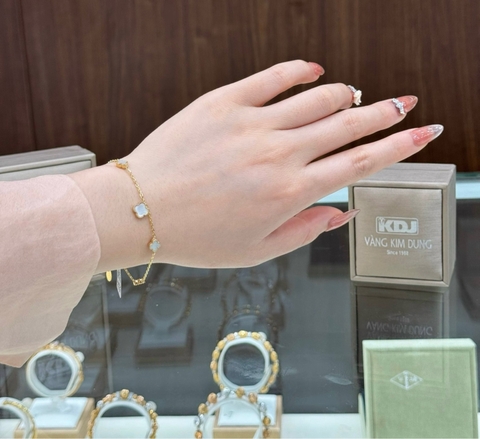 Lắc tay cỏ 4 lá đá trắng charm rơi