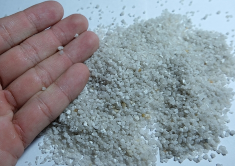 Cát Thạch Anh Màu Trắng Ngà Hạt To