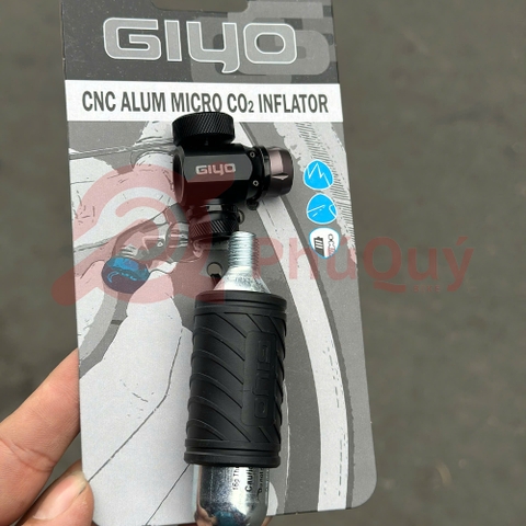 Đầu bơm CO2 GIYO GC-08CD KÈM BÌNH CO2
