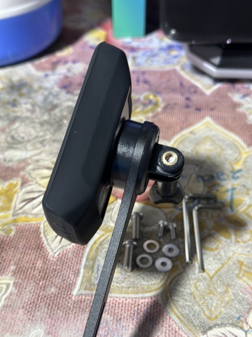 Pát đồng hồ carbon Tendo bắt 2 ốc pô tăng
