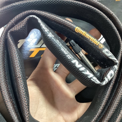 Vỏ TUBULAR 700x25c Gatorskin Chống Đinh CONTINENTAL