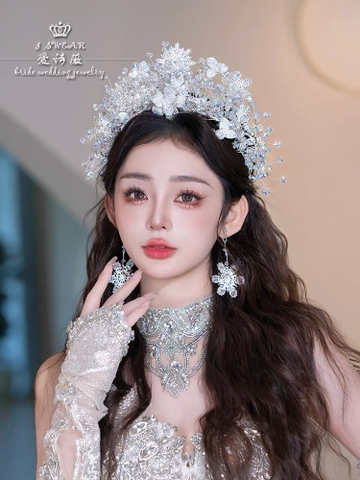 Bride's crown (note that you should order it with the dress to avoid losing the product)