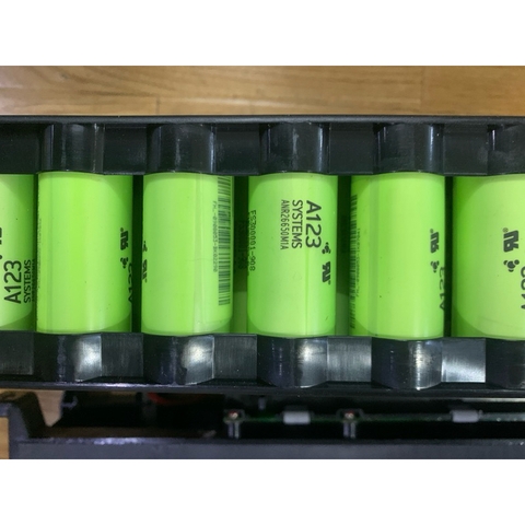 Phụ kiện đóng bình xe máy A123 26650 3,2V xả 110A