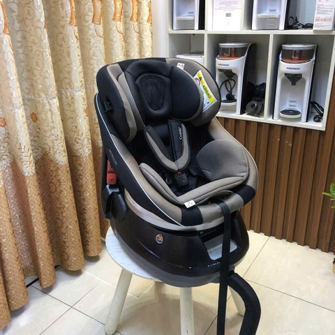 Ghế ô tô Combi Ne'room 360 độ sử dụng cho bé từ sơ sinh đến 18kg.