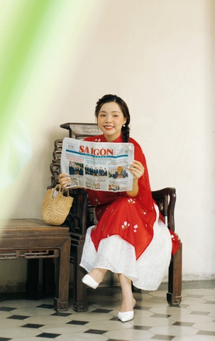 Chân váy hoa nhí thêu, eo có dây rút thương hiệu Remmus