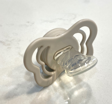 Ty ngậm núm dẹt Silicone BIBS Pacifier Couture, Size 1 (0-6 tháng) màu màu Vanilla