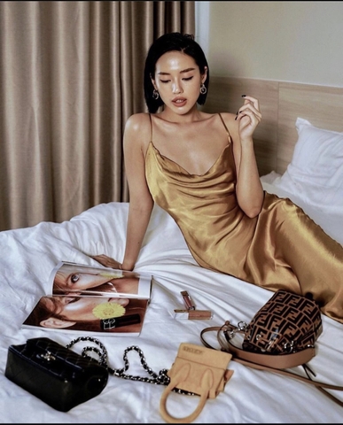 Đầm màu gold thương hiệu ZARA