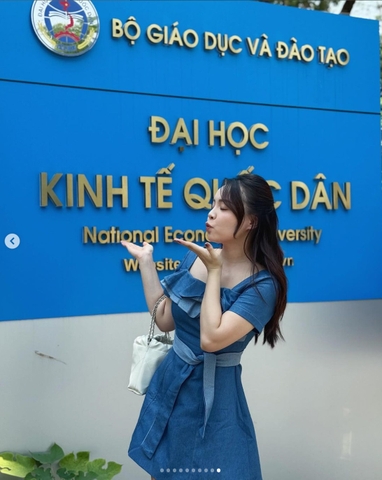 Đầm jeans có đai eo, có khóa kéo lưng thương hiệu Khales