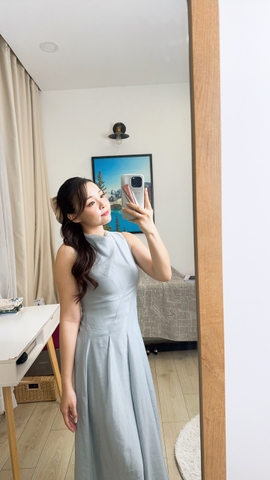 Đầm vải tơ, cổ đổ nhẹ thương hiệu Rechic