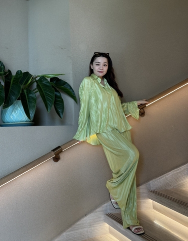 Set lụa áo tay dài + quần dài xếp ly thương hiệu Daphale