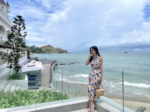 Đầm yếm maxi có dây thắt eo