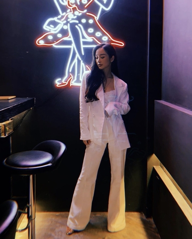 Quần ống loe có túi phía trước