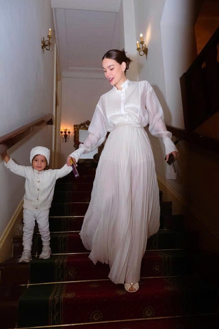 Set gồm áo sơ mi và chân váy trắng Thương Hiệu NTK Lâm Gia Khang/Gia Studio