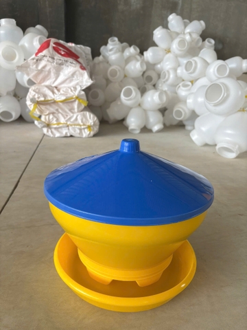 Máng ăn cho gà con có nắp