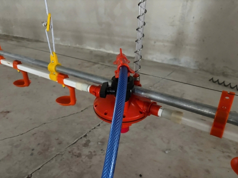 Van Điều Áp Đường Nước Tự Động Cho Gà Dùng Núm Uống