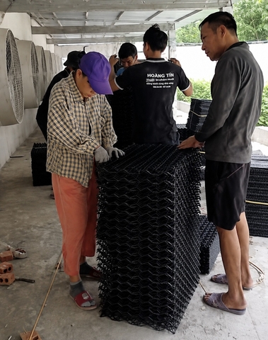 Tấm khử mùi trang trại nhựa dẻo bền kích thước 60x45cm - Giải pháp giảm mùi sau quạt