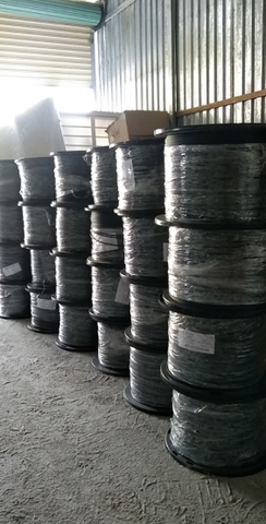 Cáp điện thoại kéo bạt trần trại chăn nuôi