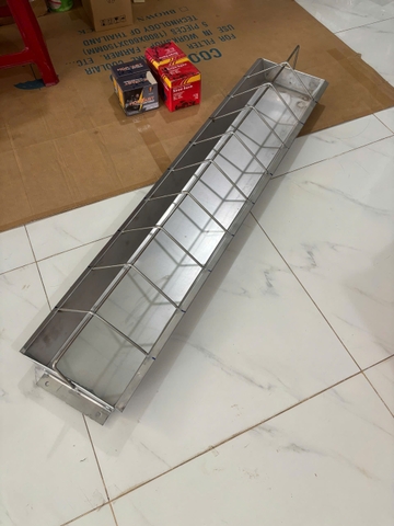 Máng Tập Ăn Heo Con Inox 430 Chia 20 Ô – Giải Pháp Giúp Heo Con Ăn Đồng Đều, Hạn Chế Hao Hụt Thức Ăn
