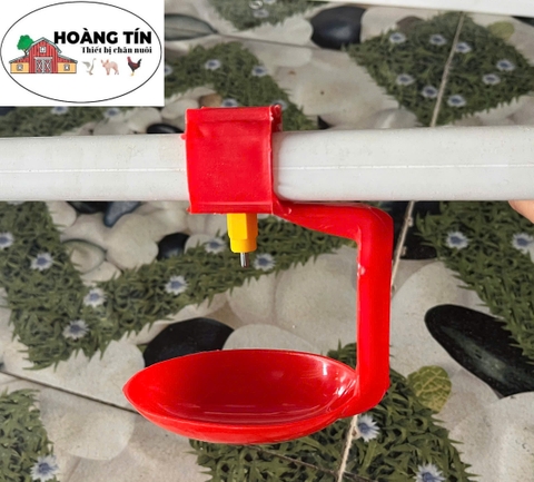 Tách uống nhựa cho gà, màu cam và đỏ sử dụng với ống nước (tách ống vuông 22 và tách ống tròn 27)