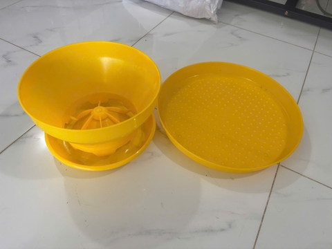 Máng ăn cho gà vịt con dạng khay