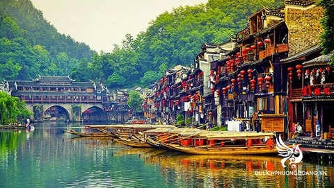 TRƯƠNG GIA GIỚI – THIÊN MÔN SƠN  –  PHƯỢNG HOÀNG CỔ TRẤN