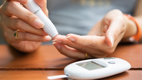 Cây Nhàu Và Cách Ổn Định Chỉ Số Đường Huyết