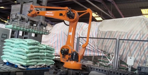 HỆ THỐNG ROBOT BỐC XẾP SẢN PHẨM TỪ BĂNG TẢI RA PALLET