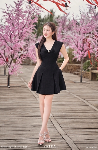 Đầm Maika cổ V phối nút đá