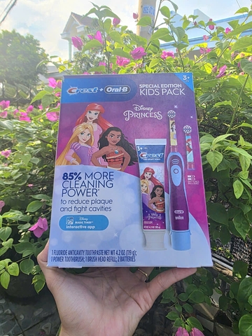 Nguyên set Bàn chải điện + kem crest và đầu thay bàn chải trẻ em Oralb dành cho trẻ em từ 3 tuổi. hàng Mỹ