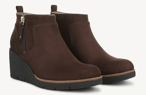 Boot nữ da thật Dr. Scholl's Women's Women's Bianca Wedge Bootie Color Dark Umber Brown Microsuede - Giày nữ xuất khẩu Âu, Mỹ