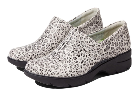 Giày Nữ ALIGN Woman's Clogs Nurse Mates Indya - Giày nữ xuất khẩu Âu, Mỹ