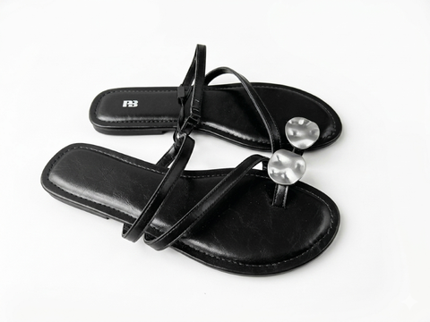 Sandal nữ Pull & Bear Womens Slide Sandals Color Black Leather Flats Slip On - Giày nữ xuất dư Âu, Mỹ