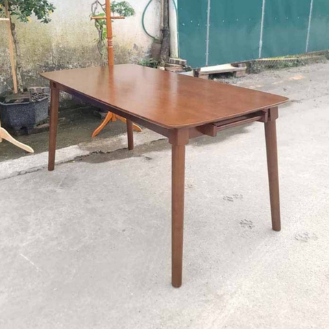 Bàn ăn gỗ cao su tự nhiên - Chọn lựa hoàn hảo cho không gian sống