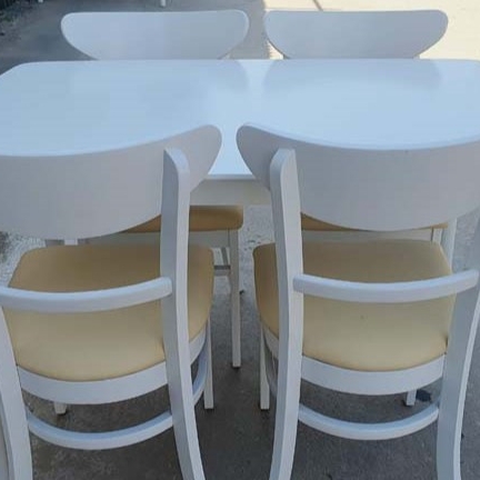 Bộ bàn ăn 4 ghế Cabin Panda màu Trắng - Sự lựa chọn cho mọi không gian