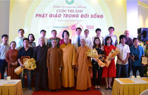Trao giải và khai mạc triển lãm cuộc thi ảnh ''Phật giáo trong đời sống''
