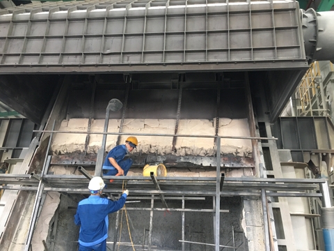Sửa chữa lò phản xạ nấu tái chế nhôm 25 tấn