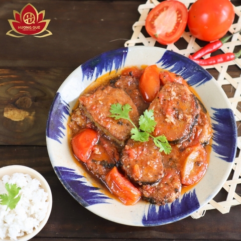 BRAISE SAUSAGE SEAWEED ROLLS WITH TOMATO - CHẢ RONG BIỂN (CÁ THU) KHO CÀ 300g