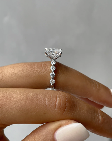 Nhẫn Kim Cương Radiant - Side Stones & Hidden Halo