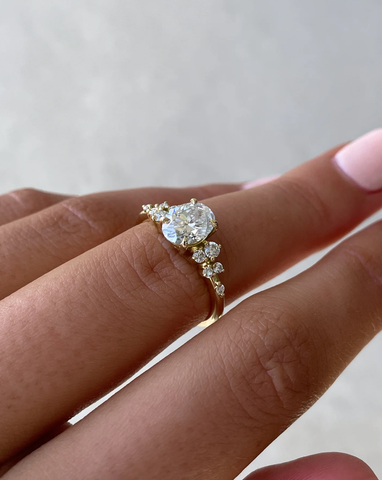 Nhẫn Kim Cương Oval - Accent Stones